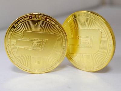 Сувенирная монета DASH - золото Сувенирная монета DASH - золото