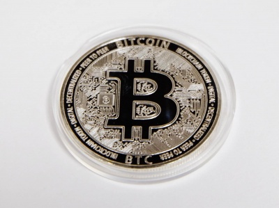 Сувенирная монета Bitcoin - серебро Сувенирная монета Bitcoin - серебро