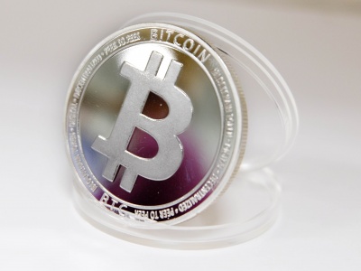 Сувенирная монета Bitcoin - серебро Сувенирная монета Bitcoin - серебро